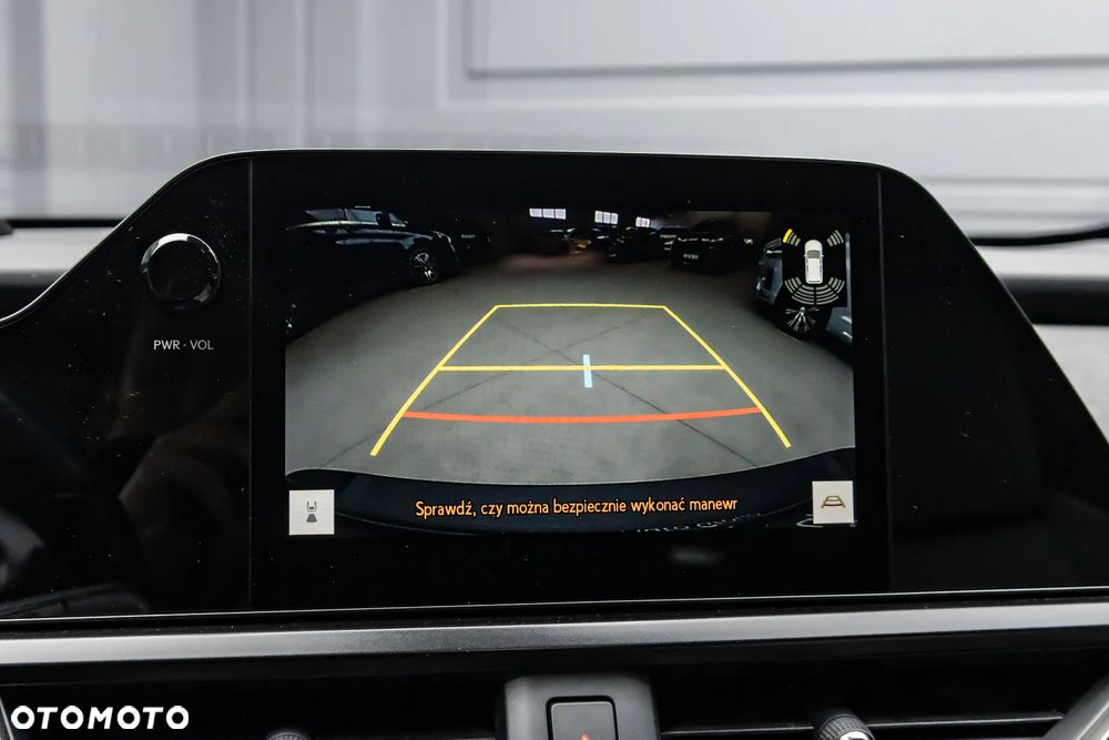 Lexus UX 250h F SPORT - 18