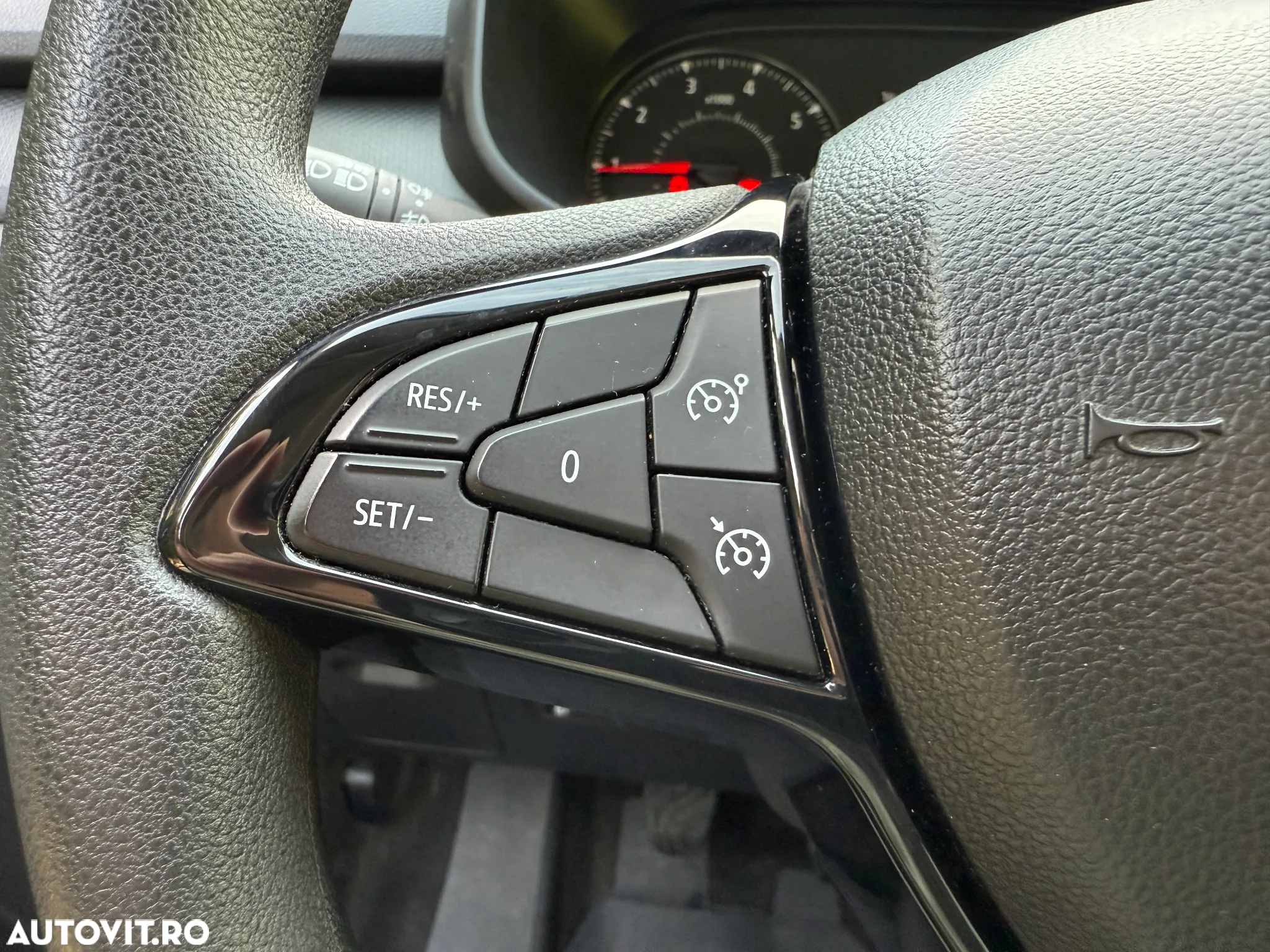 Dacia Logan TCe 90 Essential - 12