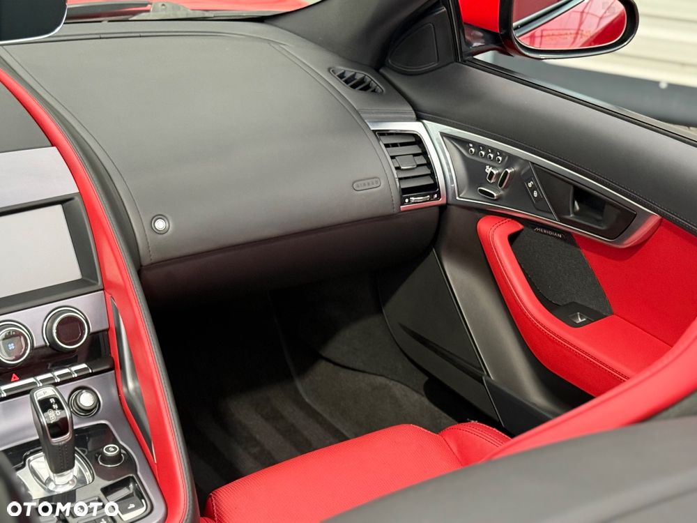 Jaguar F-Type P300 - 21