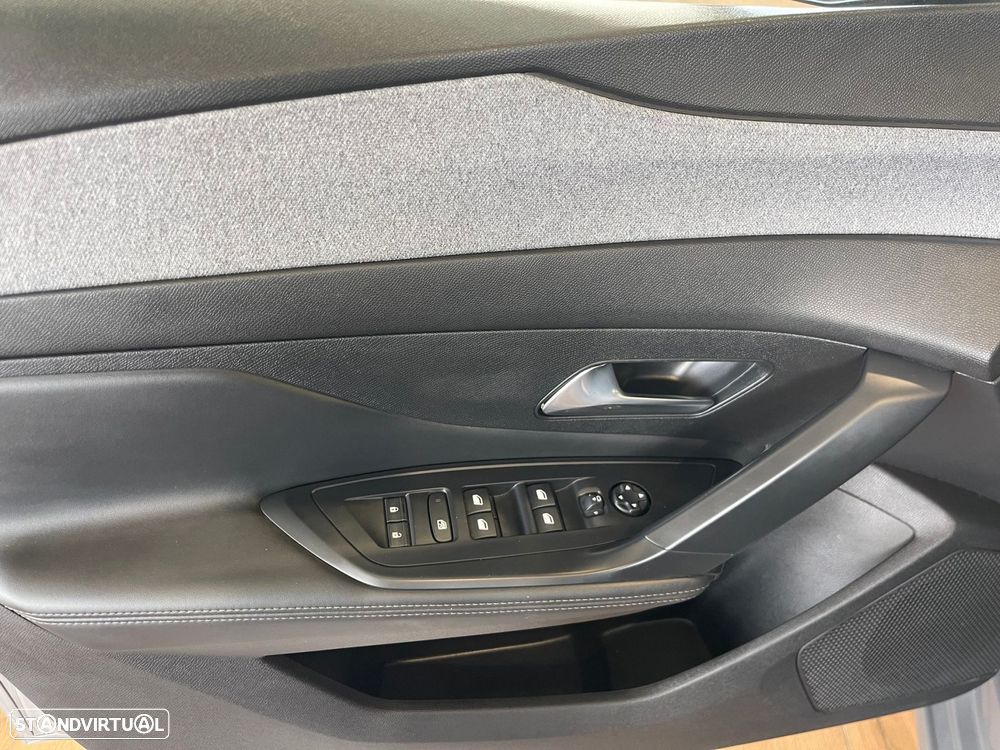 Peugeot 308 SW 1.6 Hybrid Allure Pack e-EAT8 - 23