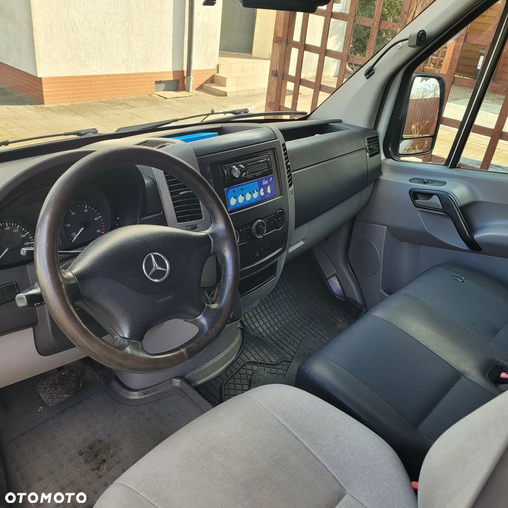 Mercedes-Benz Sprinter - 2