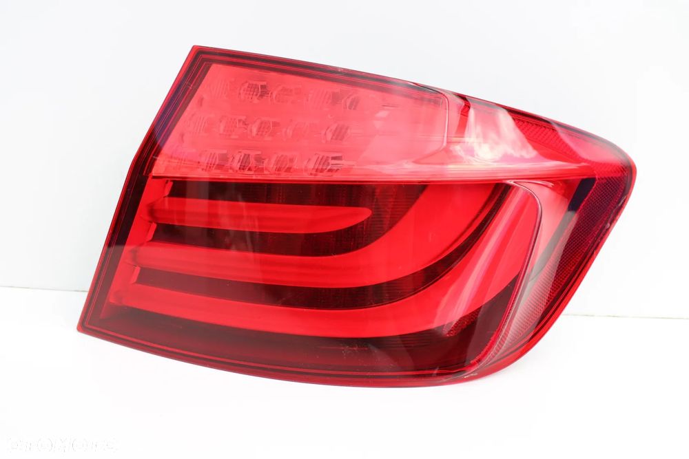 Lampa tylna prawa tył  prawy stan BDB OE BMW F10 2013r