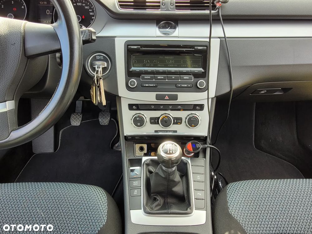 Volkswagen Passat 1.6 TDI BlueMotion - 23