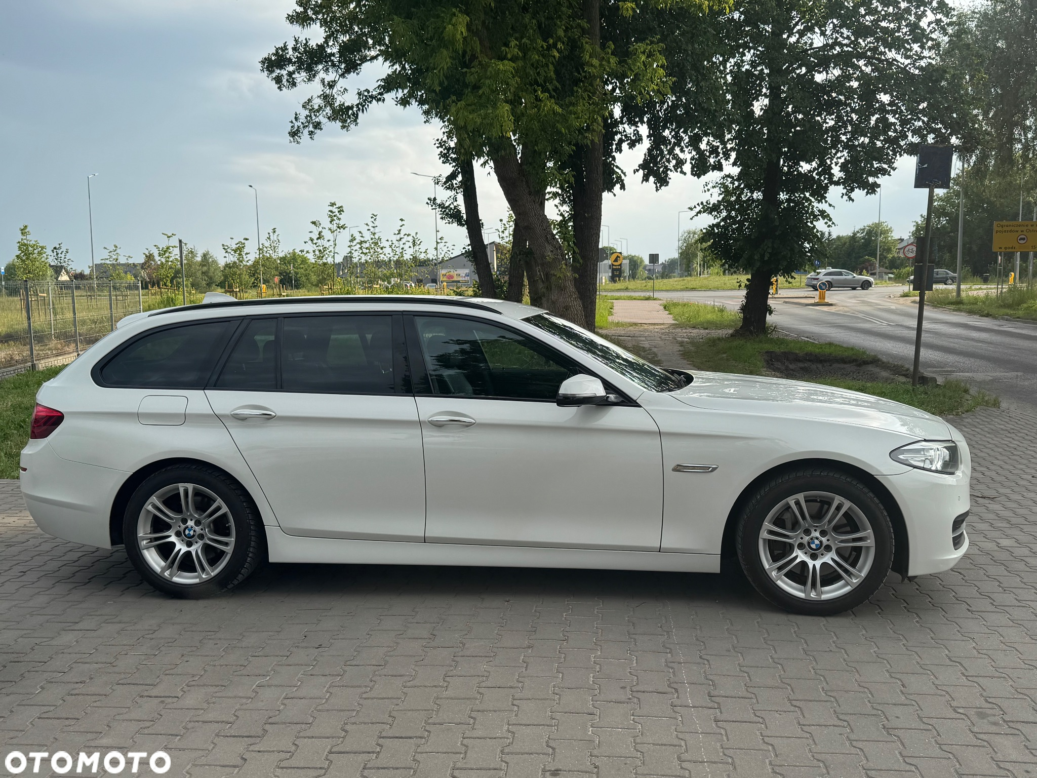BMW Seria 5 525d xDrive Touring - 4