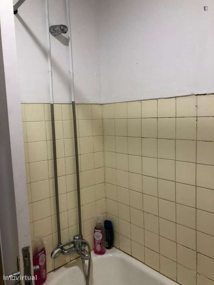 Quarto - localizado em  Coimbra - Grande imagem: 5/18
