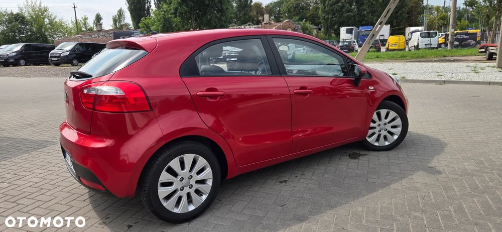 Kia Rio 1.2 Fifa World Cup Edition - 18