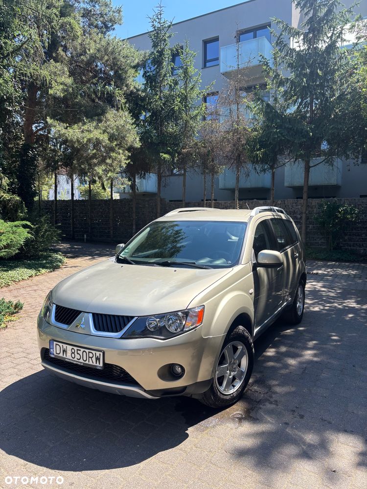 Mitsubishi Outlander 2.0 DI-D 4WD Intense - 1