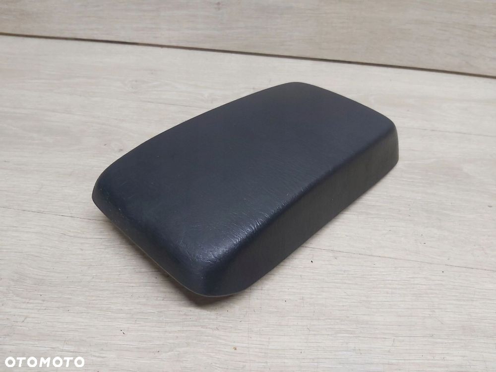 Toyota Corolla E12 podłokietnik zaczep - 1