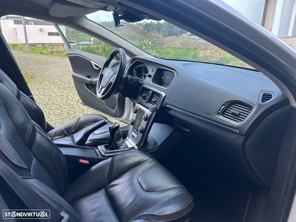 Volvo V40 2.0 D2 Momentum Eco - 19