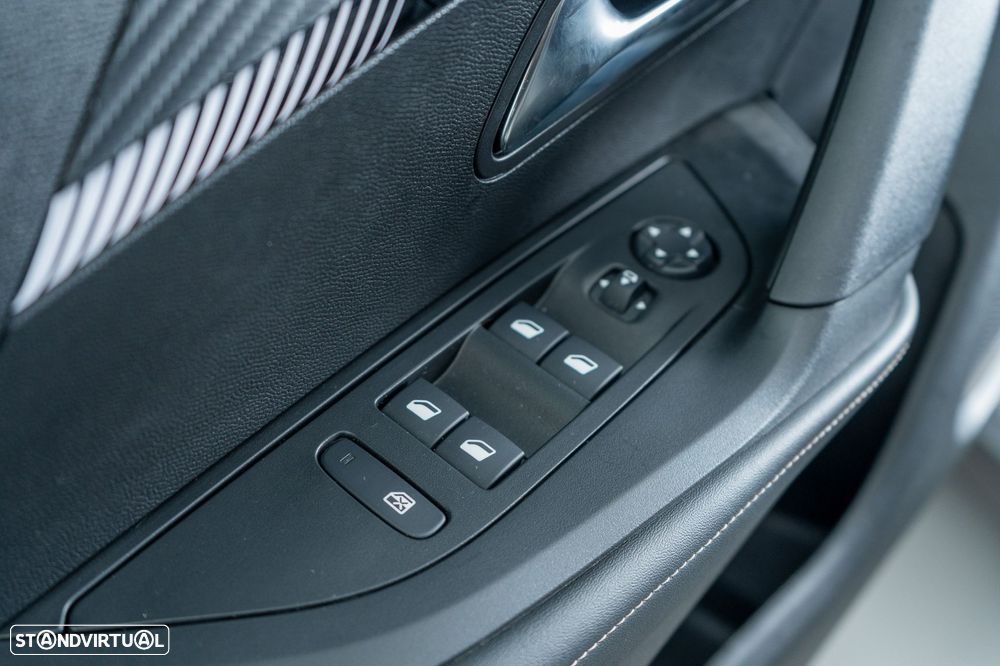 Peugeot 2008 PureTech 100 Stop&Start Allure - 19