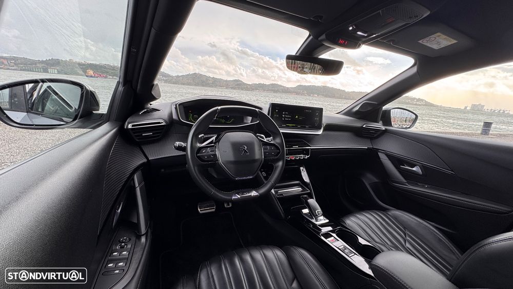 Peugeot 208 1.2 PureTech GT EAT8 - 32