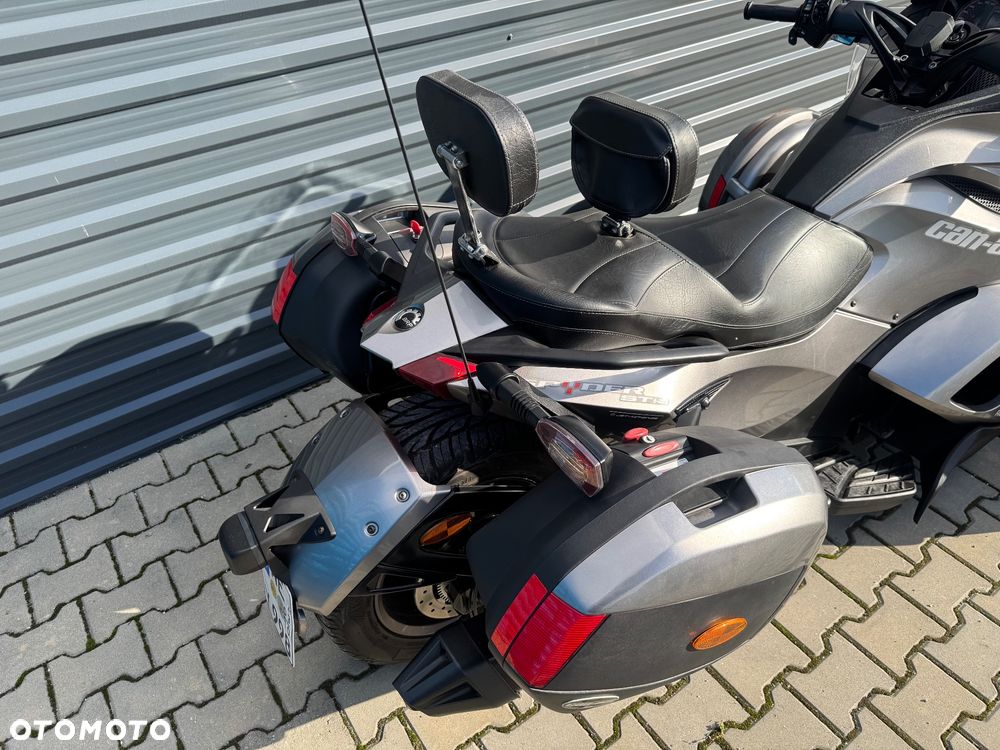 Can-Am Spyder - 17