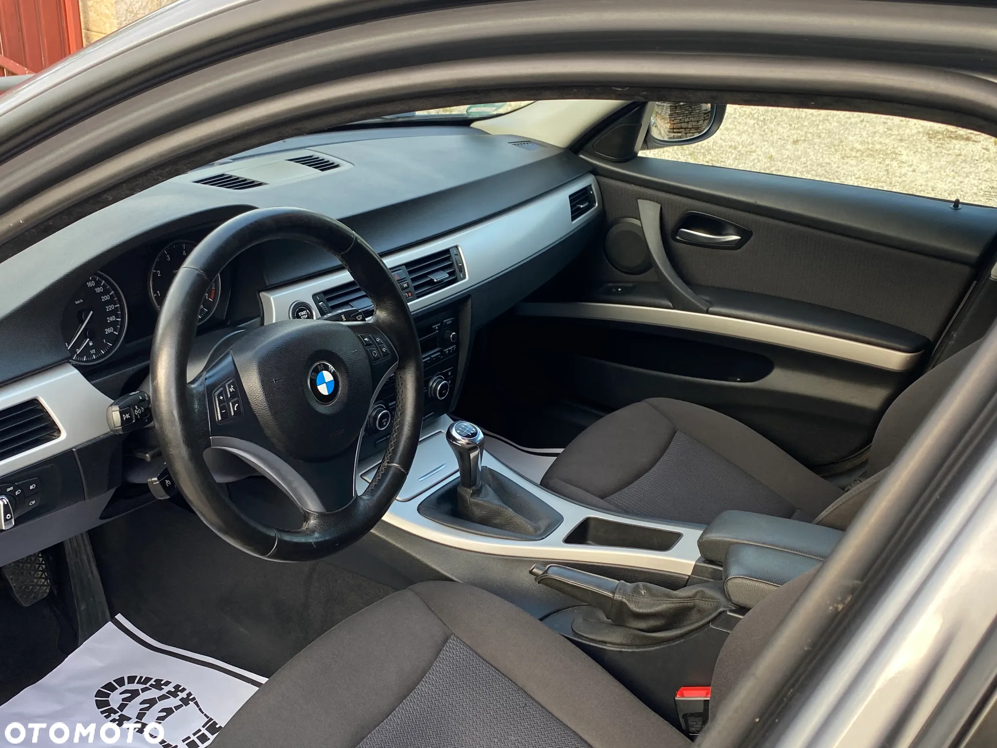 BMW Seria 3 318i - 26