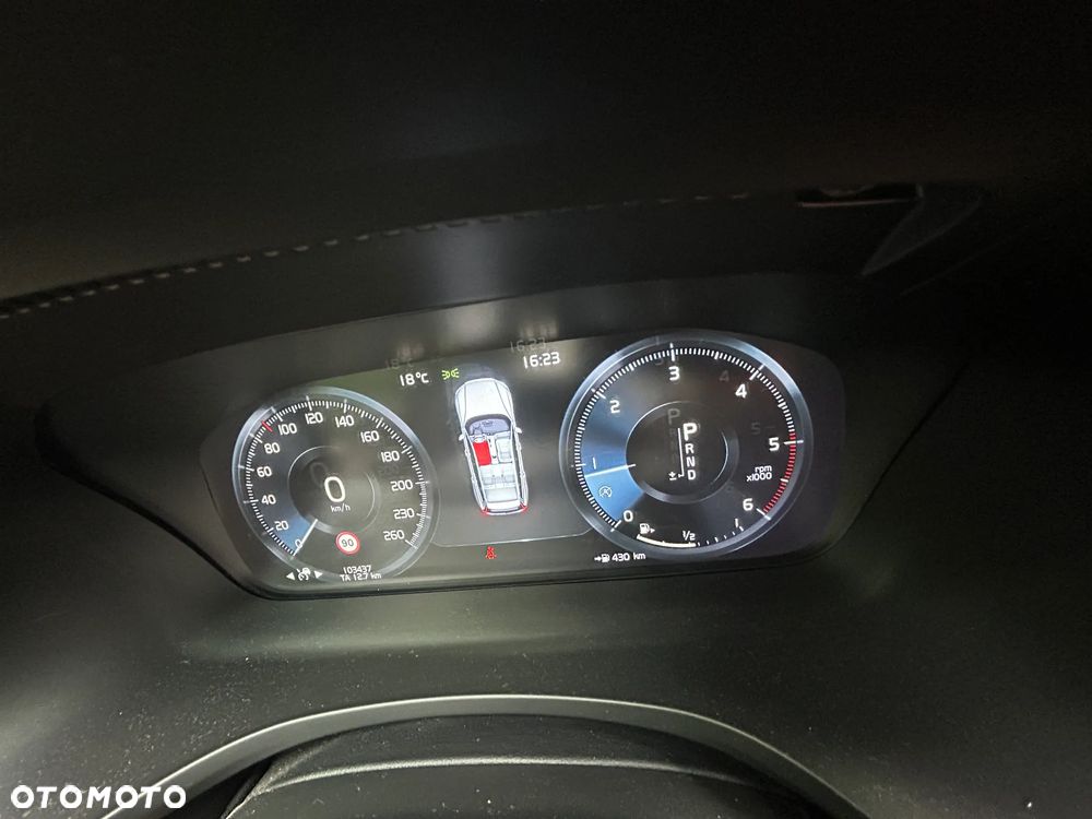 Volvo V60 D4 AWD Momentum Pro - 21