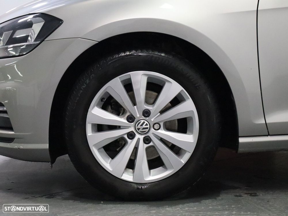 VW Golf Variant 1.6 TDi Confortline DSG - 21