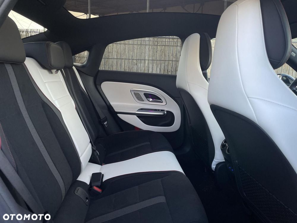 Mercedes-Benz CLA - 24