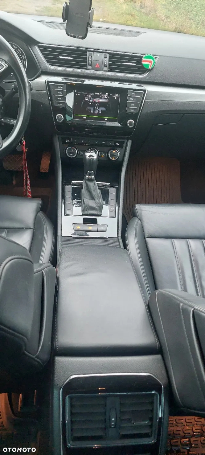 Skoda Superb Combi 2.0 TDI DSG Ambition - 17