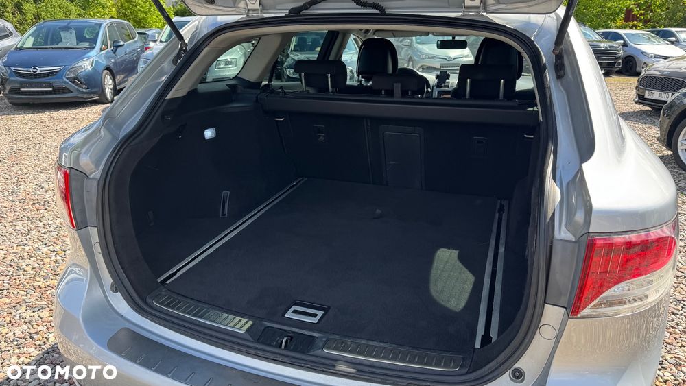 Toyota Avensis 1.8 Sol NAVI - 27