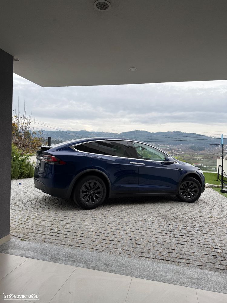 Tesla Model X 75D - 13