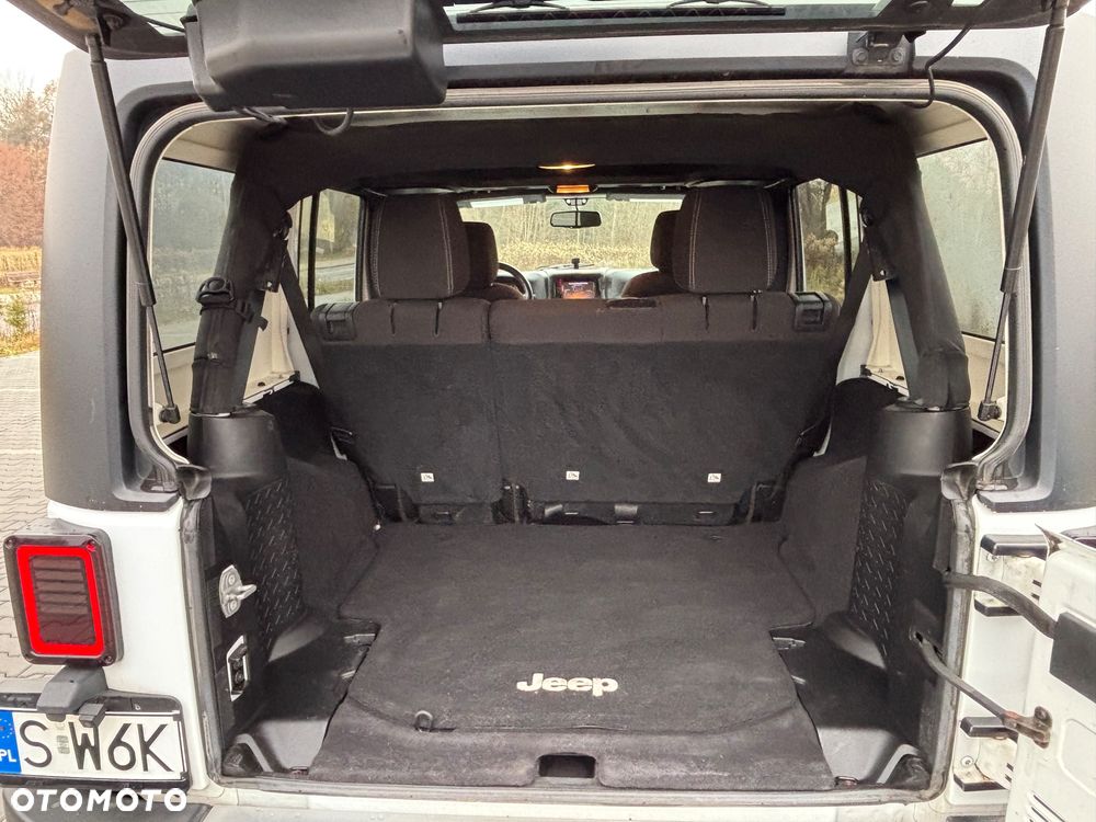 Jeep Wrangler 3.6 Unlim Sahara - 26