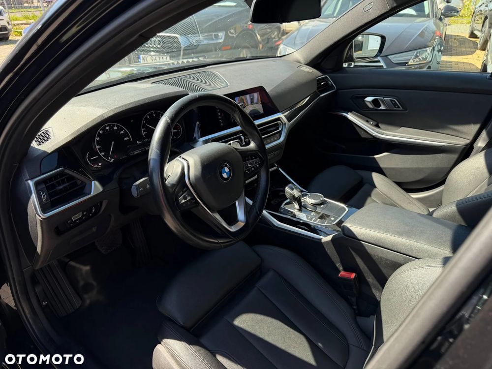 BMW Seria 3 330i M Sport - 15