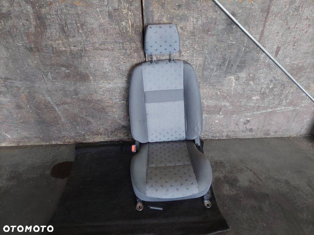 FOTEL LEWY PRZÓD HYUNDAI GETZ I - 1