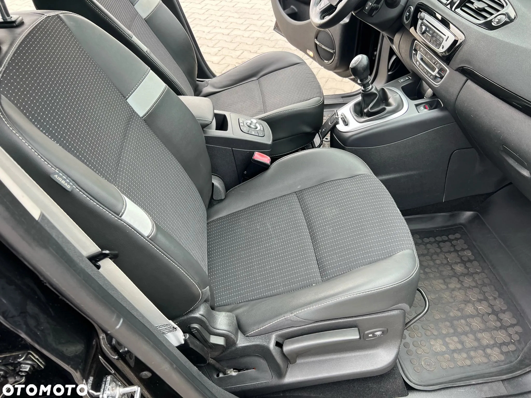 Renault Scenic 1.6 dCi Bose - 24