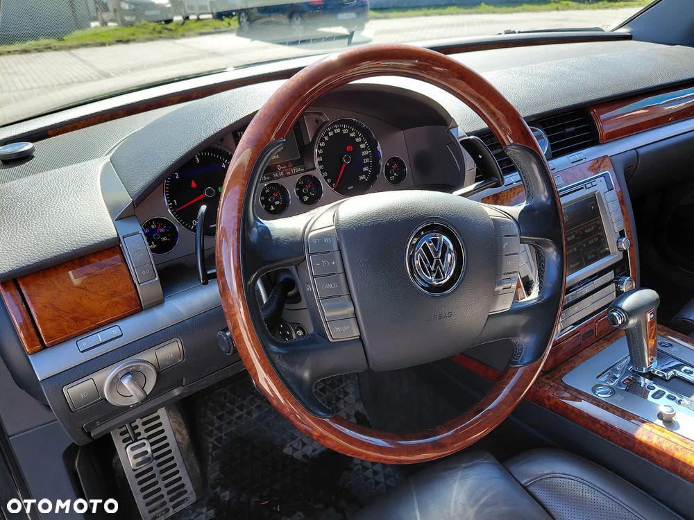 Volkswagen Phaeton - 29