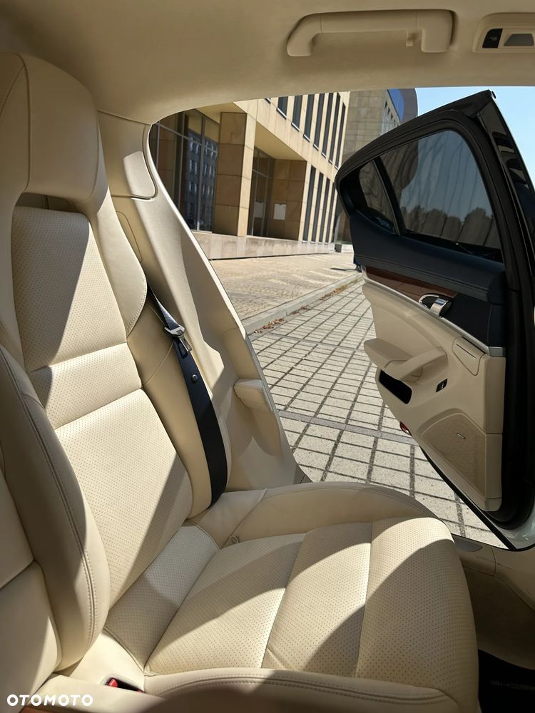 Porsche Panamera Turbo PDK - 27