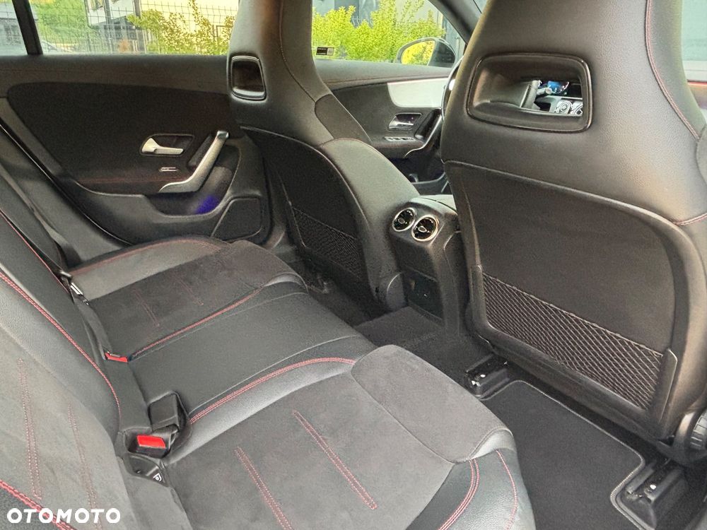 Mercedes-Benz CLA 200 4-Matic AMG Line 8G-DCT - 15
