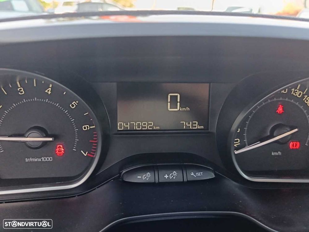 Peugeot 2008 1.2 PureTech Style - 12