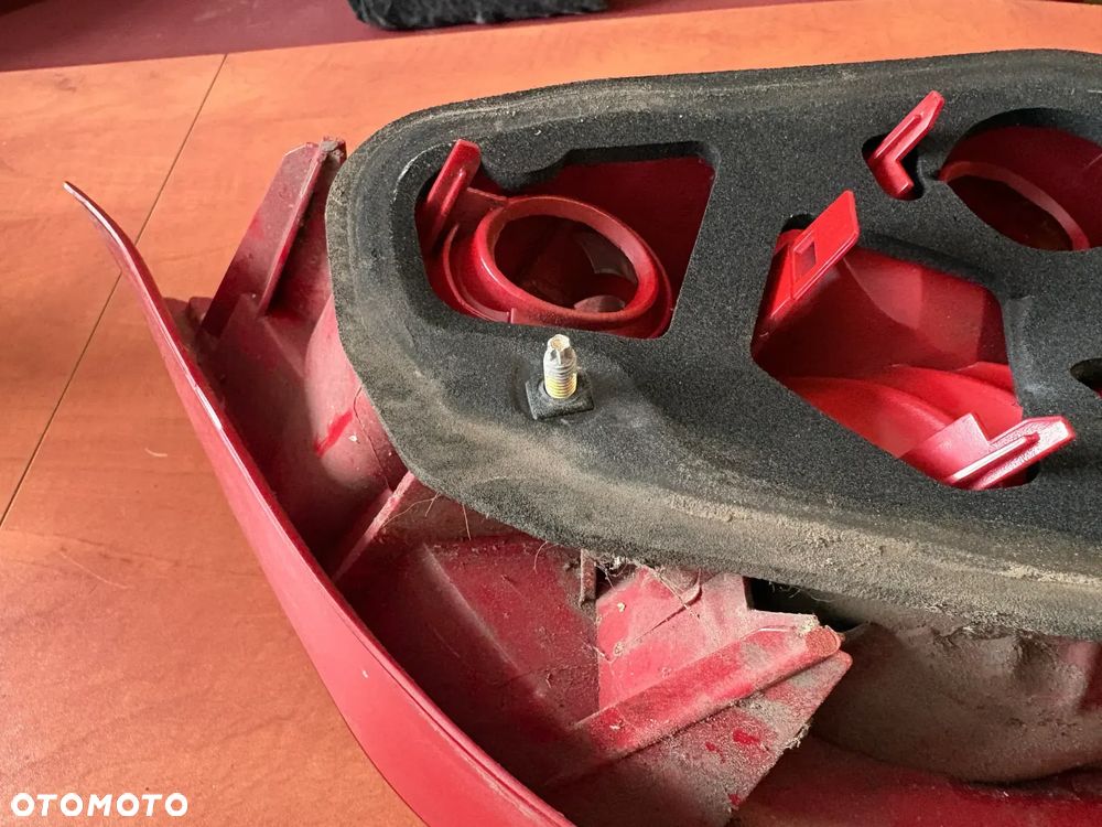 LAMPA PRAWA TYLNA PEUGEOT 307 - 6