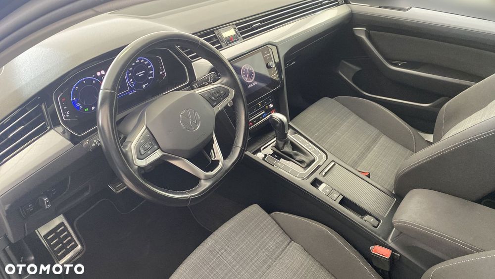Volkswagen Passat - 10