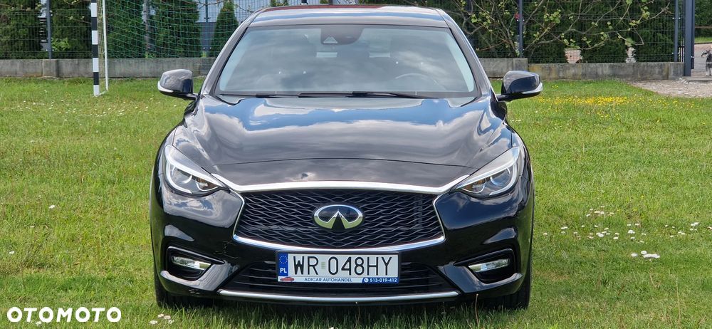 Infiniti Q30 - 1