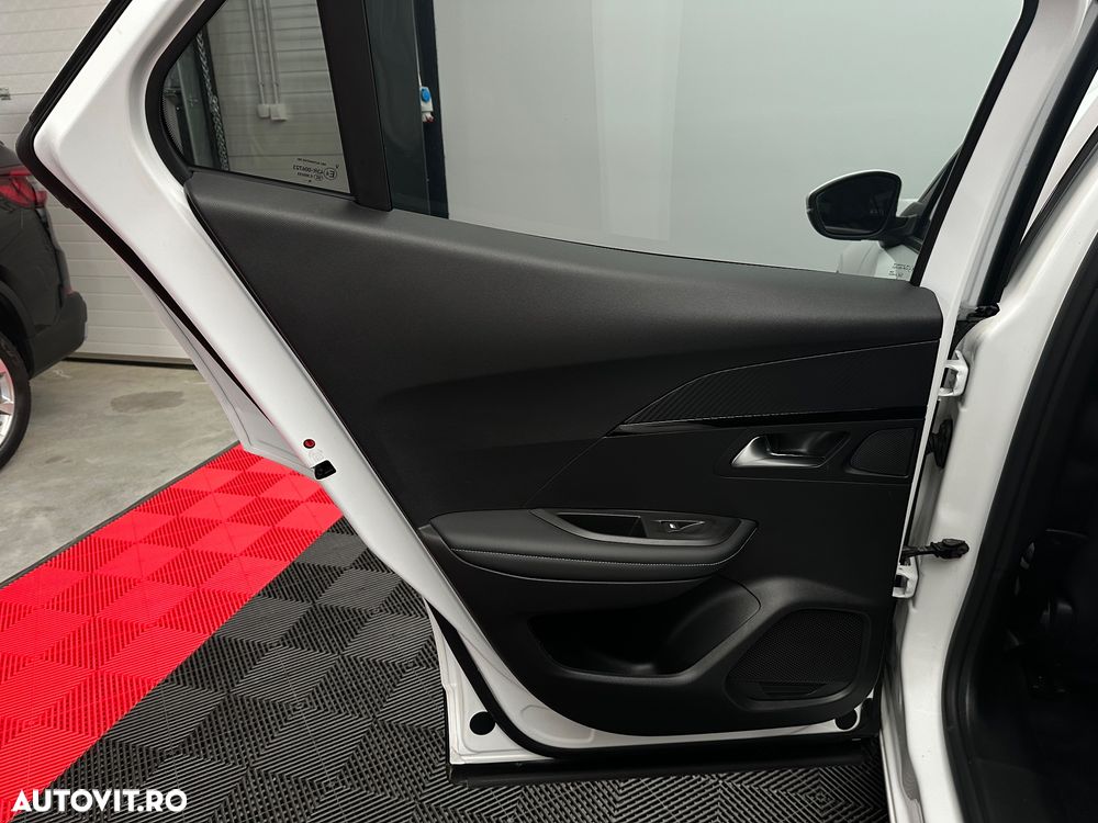 Peugeot 2008 PureTech 130 EAT8 Allure - 24