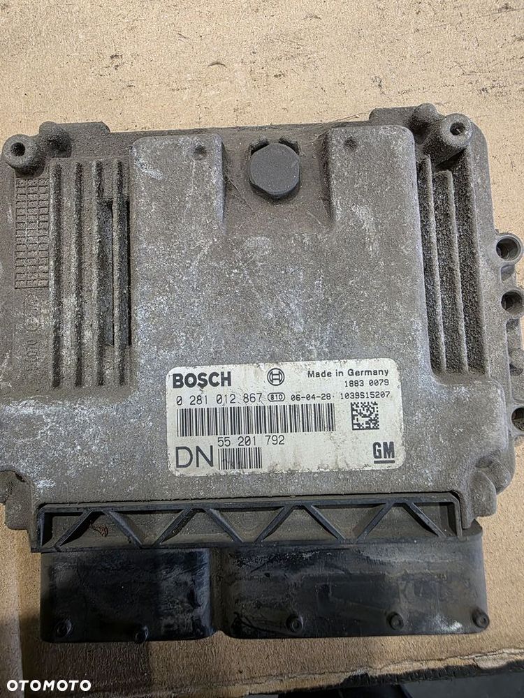 OPEL ASTRA ZAFIRA B 1.9 CDTI  KOMPUTER STEROWNIK SILNIKA  0281012867 - 1