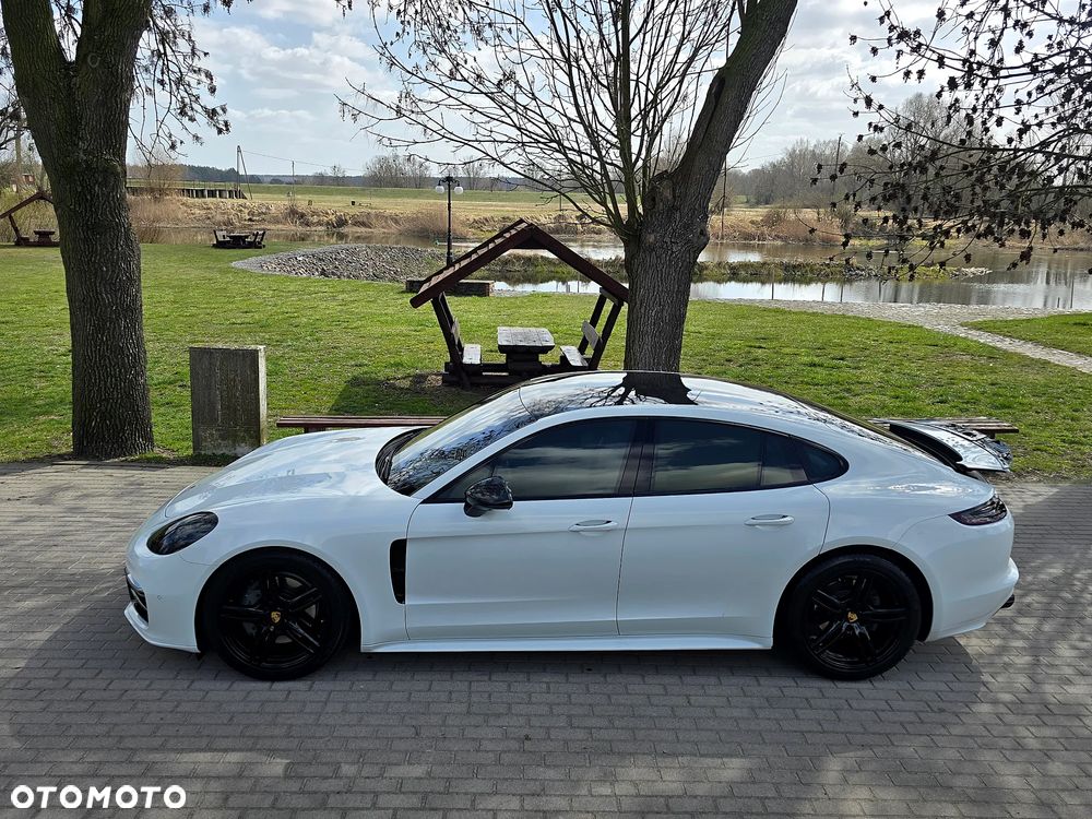 Porsche Panamera 4S - 25
