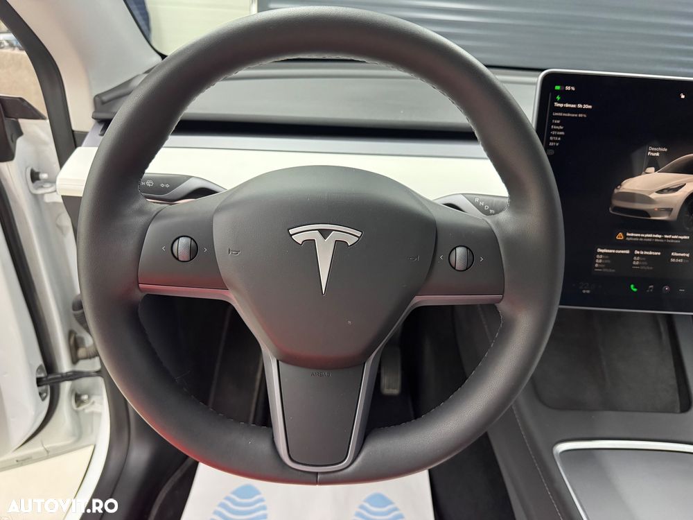 Tesla Model Y Long Range Dual Motor AWD - 29