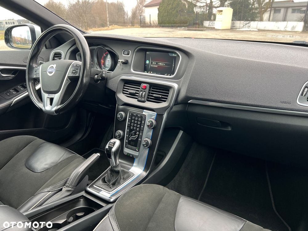 Volvo V40 D3 R Design - 29