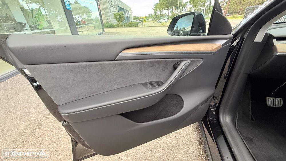 Tesla Model Y Performance Dual Motor AWD - 13