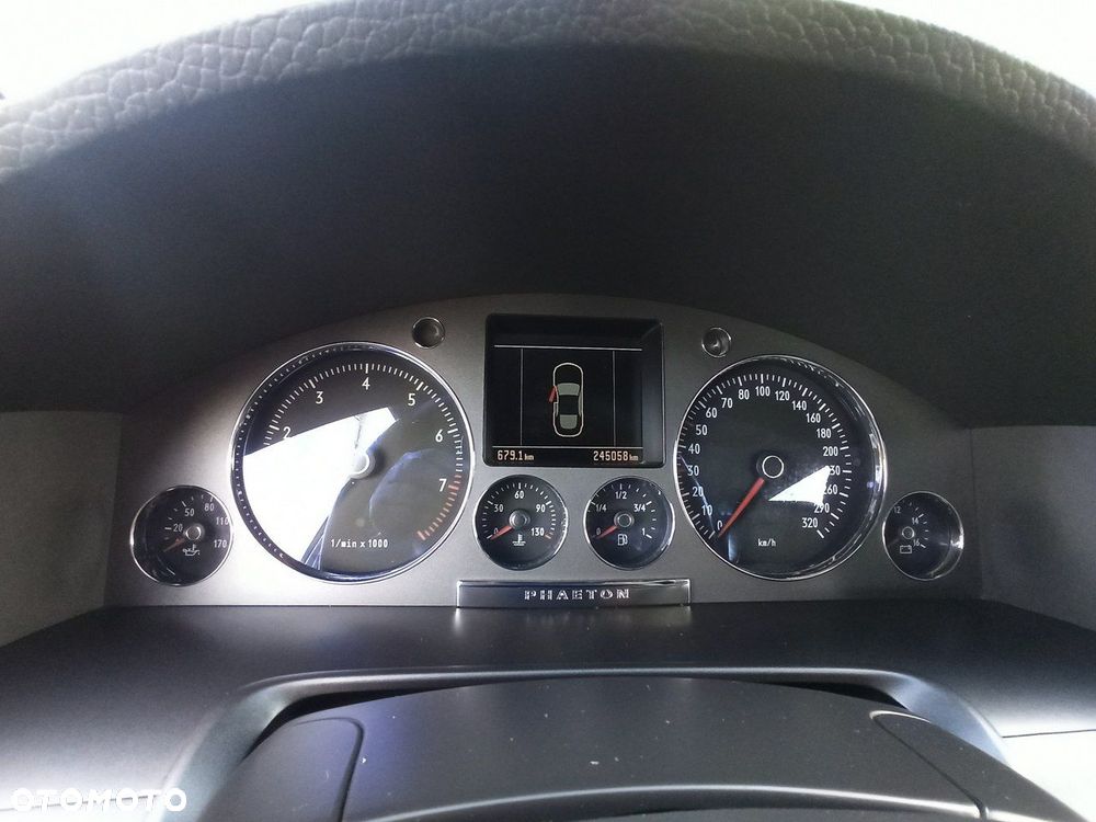 Volkswagen Phaeton - 12