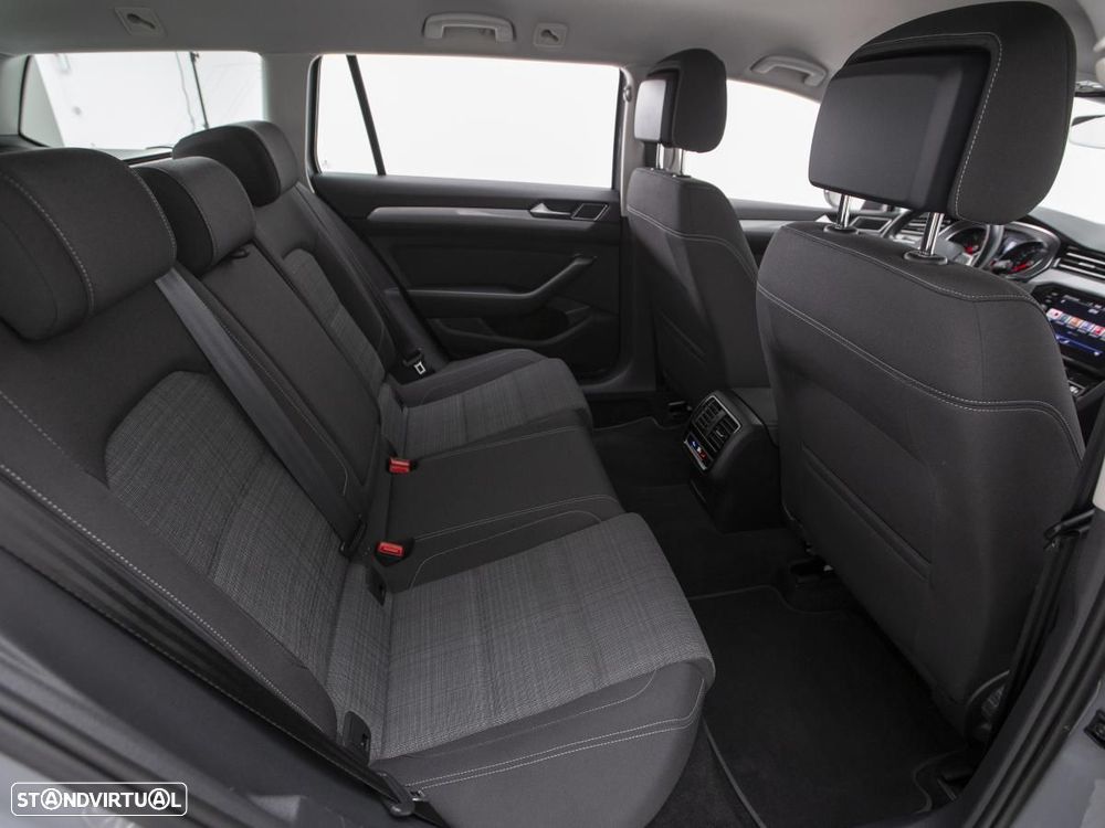 VW Passat Variant 2.0 TDI Business DSG - 11
