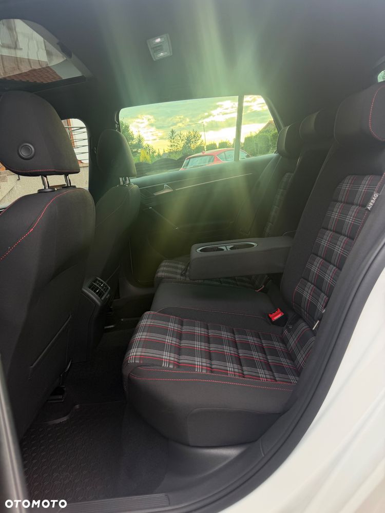 Volkswagen Golf GTI (BlueMotion Technology) DSG - 25