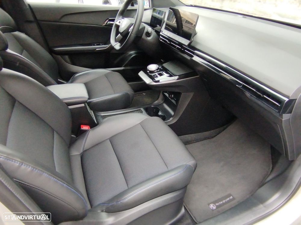 MG MG4 64 kWh Luxury - 31