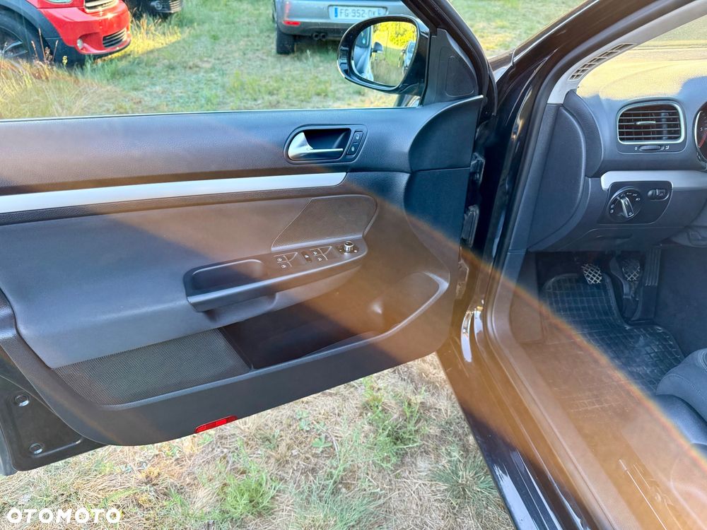 Volkswagen Golf 1.6 TDI DPF Highline - 11