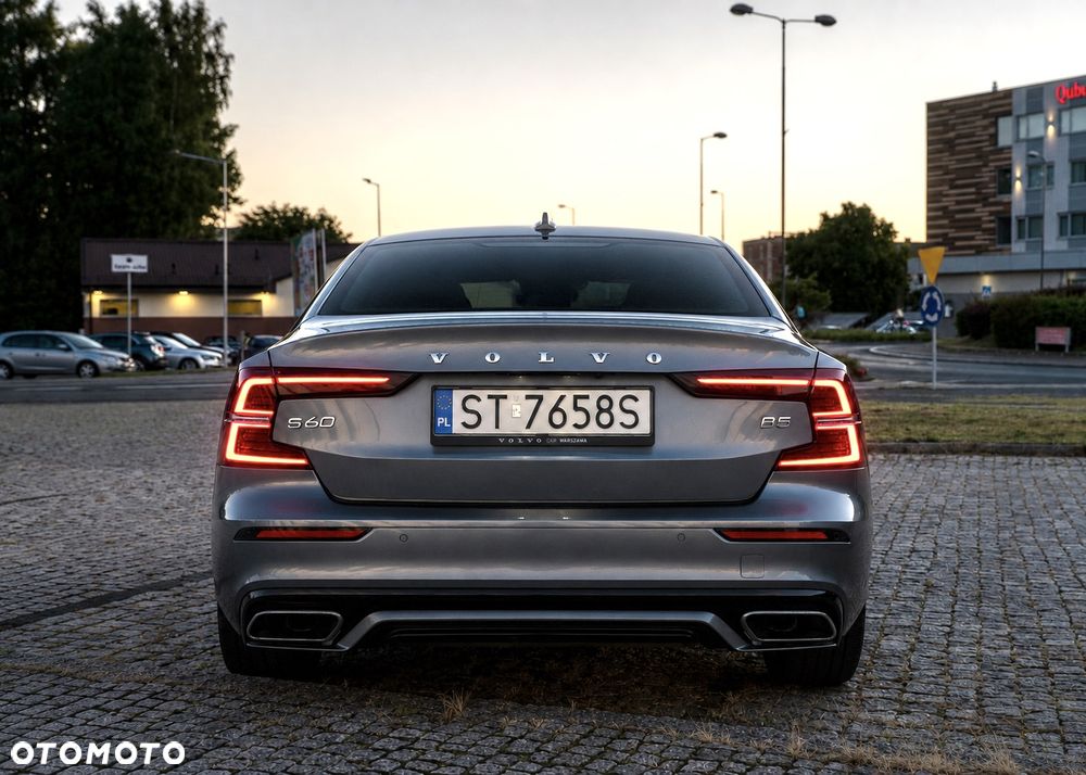 Volvo S60 B5 B AWD R-Design - 4