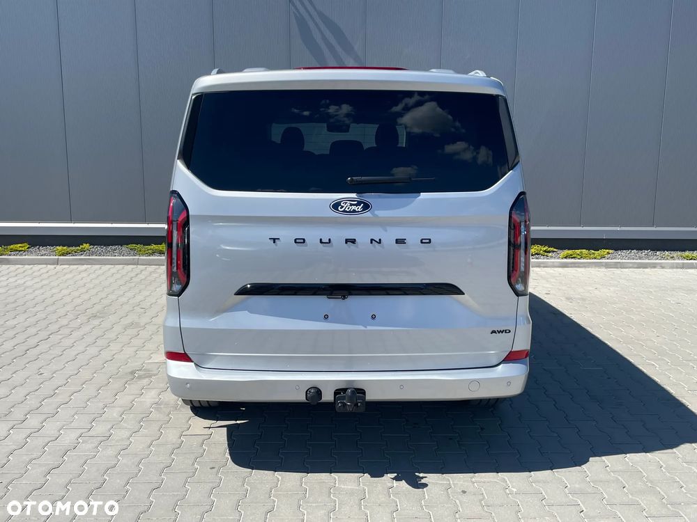 Ford Tourneo Custom - 8