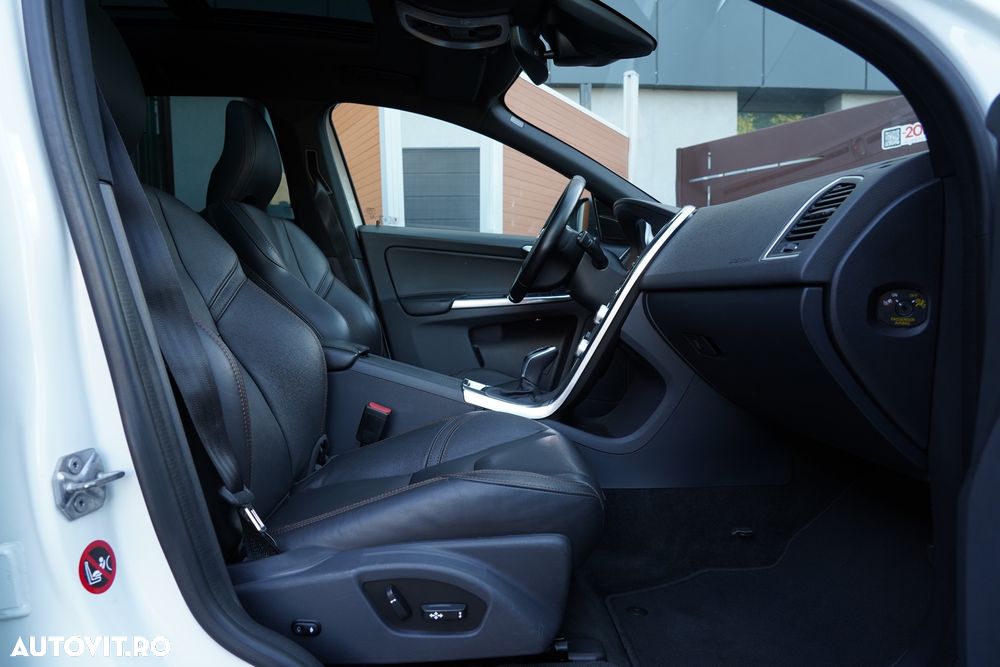 Volvo XC 60 D5 AWD Geartronic Summum - 12
