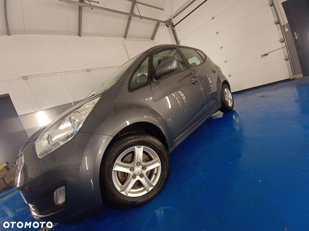 Kia Venga 2012 photo 5