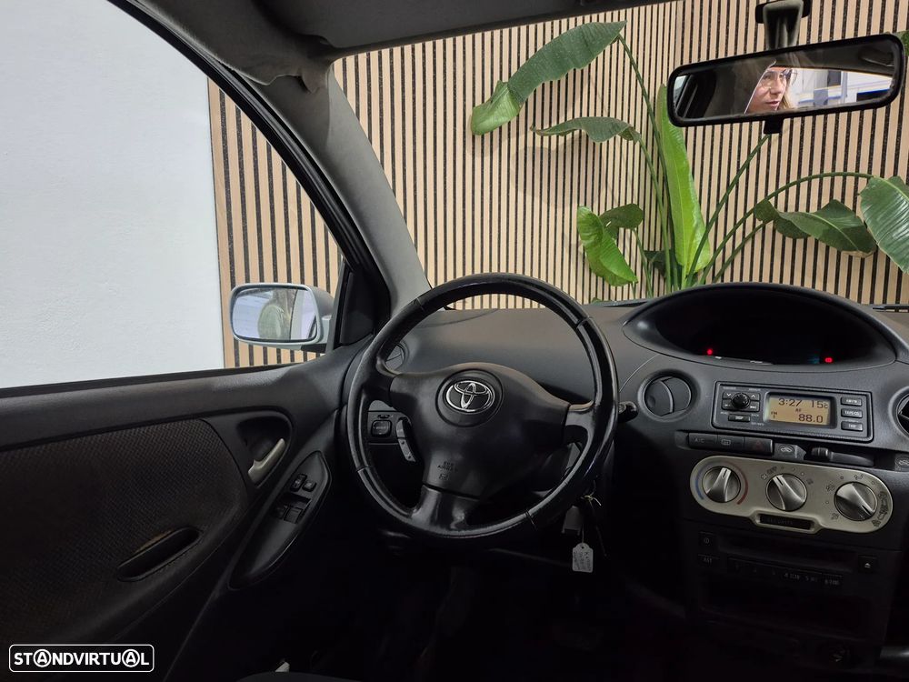 Toyota Yaris 1.0 Sol MMT AC - 9
